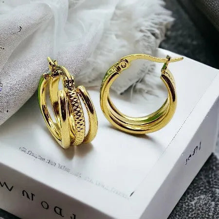 Zlaté náušnice z chirurgickej ocele – štýlová elegancia pre každý deň náušnice Emilia cm 21042702