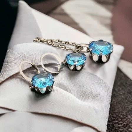 Strieborný set z chirurgickej ocele s tyrkysovým kamienkom – náušnice a prívesok Harakka Jewls