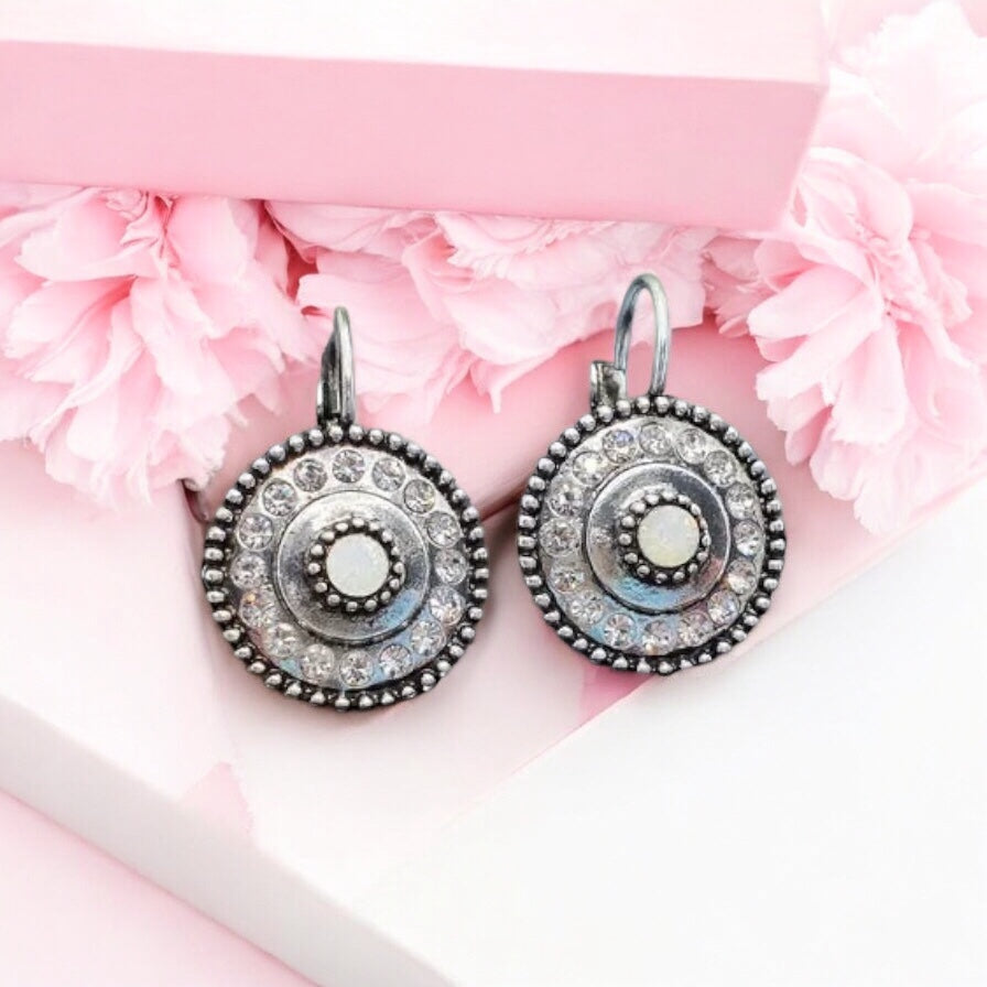 Elegant Earrings with White Zircons – Charming Accessory for Every Occasion earrings Sommer 1002075