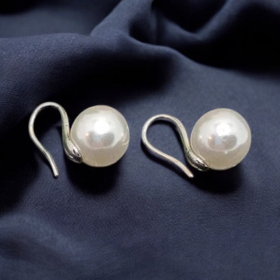 Elegant Pearl Earrings – Classic Beauty in Modern Design pearl earrings 1000393