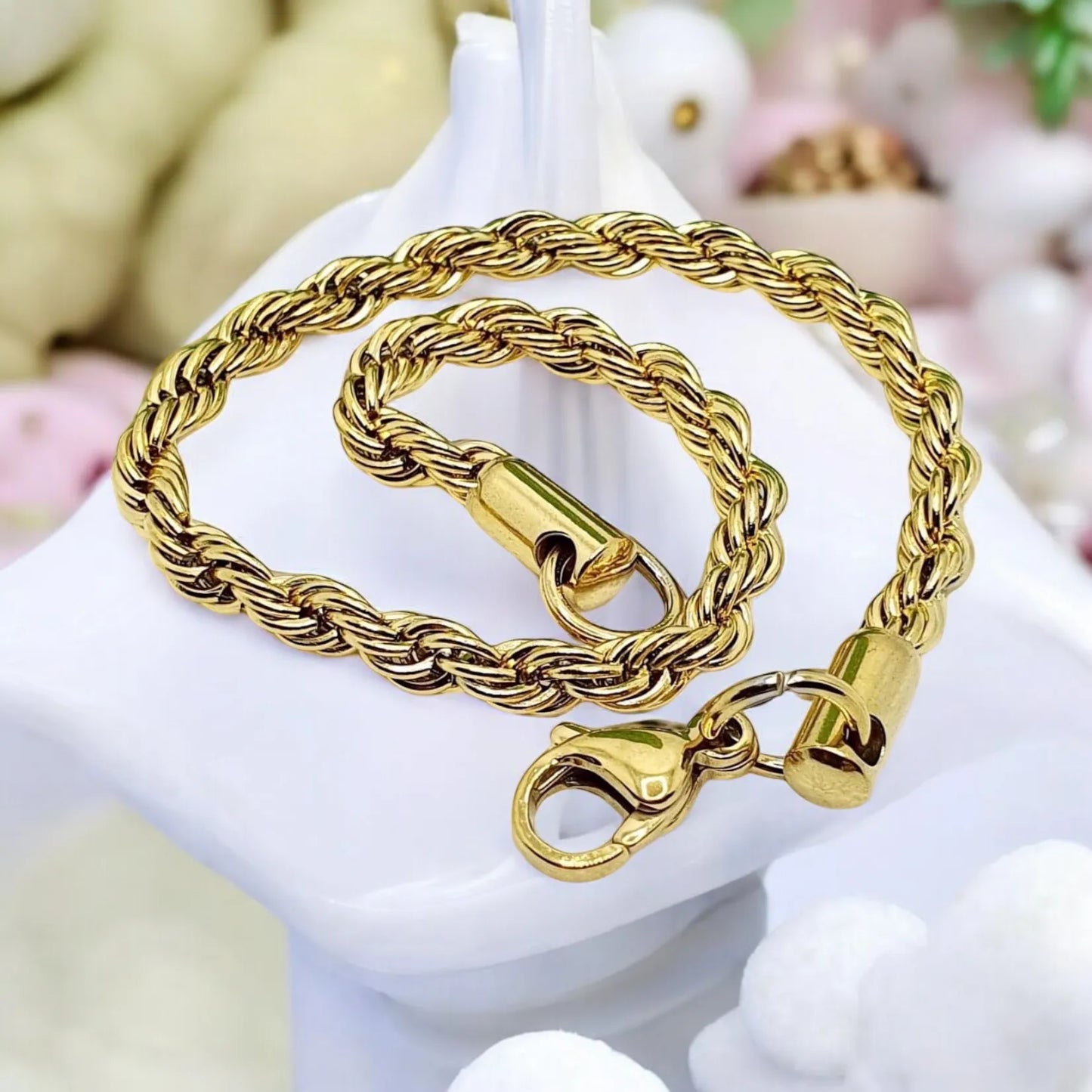 Zlatý náramok z chirurgickej ocele – 22 cm, hrúbka 0,4 cm náramok Plait zlatý N001