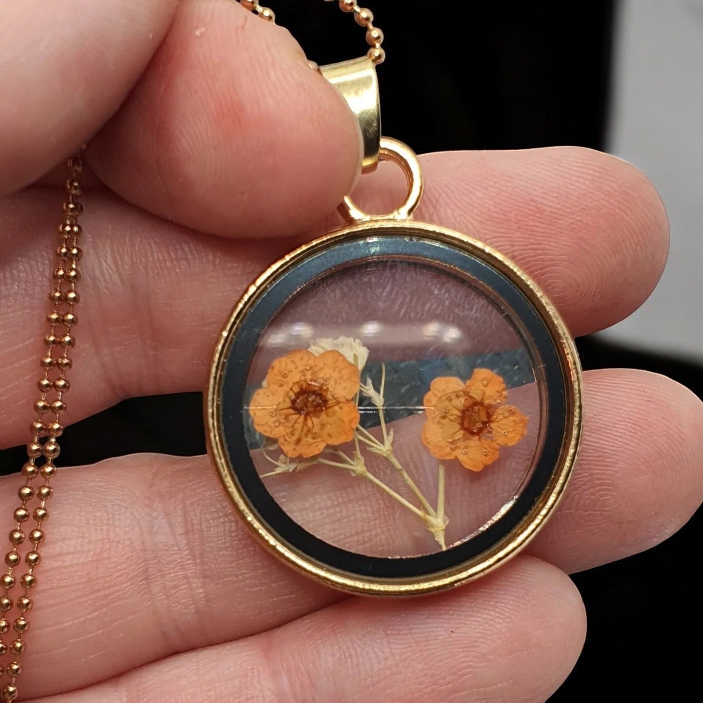 Pendant with a floral motif - diameter 3.5 cm, nickel-free jewelry Orange Circle Gold necklace 1001185