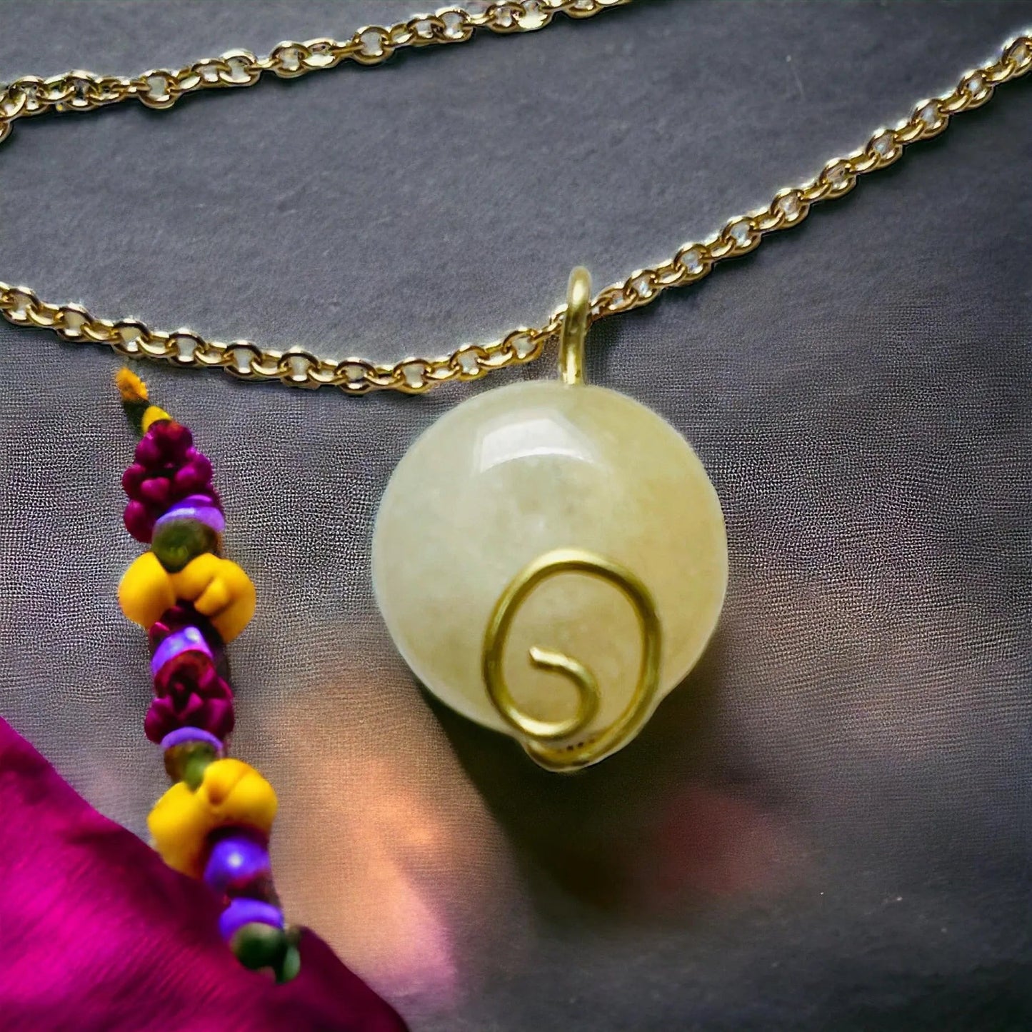 Aventurine pendant - Golden design with positive energy | Surgical steel chain of Avanturin R300 pendants