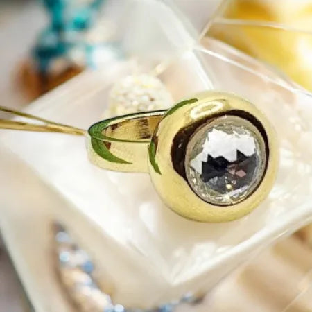 Zlatý prsteň z chirurgickej ocele s veľkým kameňom, priemer 1,5 cm prsteň s kameňom P0036