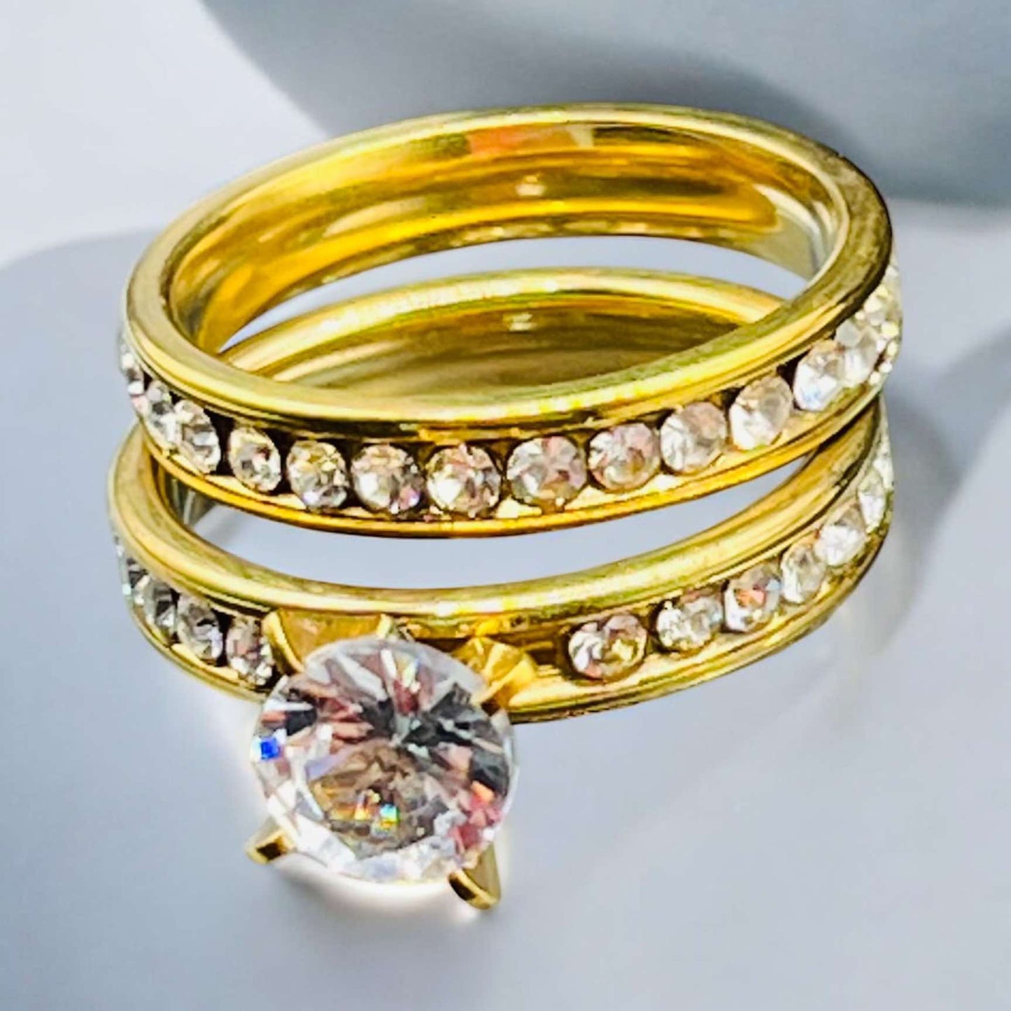 Sada prsteňov zo zlatého prevedenia: Dokonalý symbol elegancie a štýlu PRH1