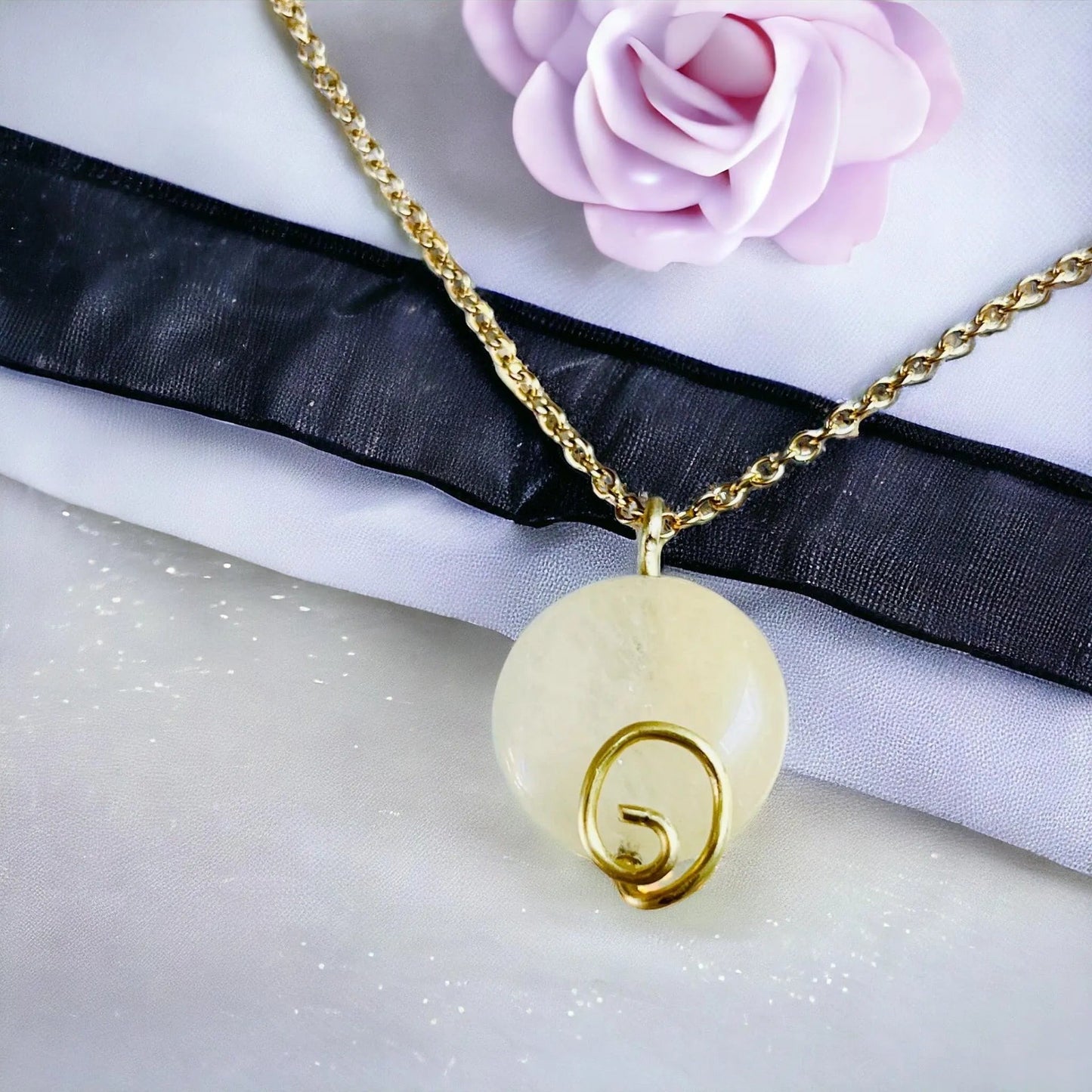 Aventurine pendant - Golden design with positive energy | Surgical steel chain of Avanturin R300 pendants