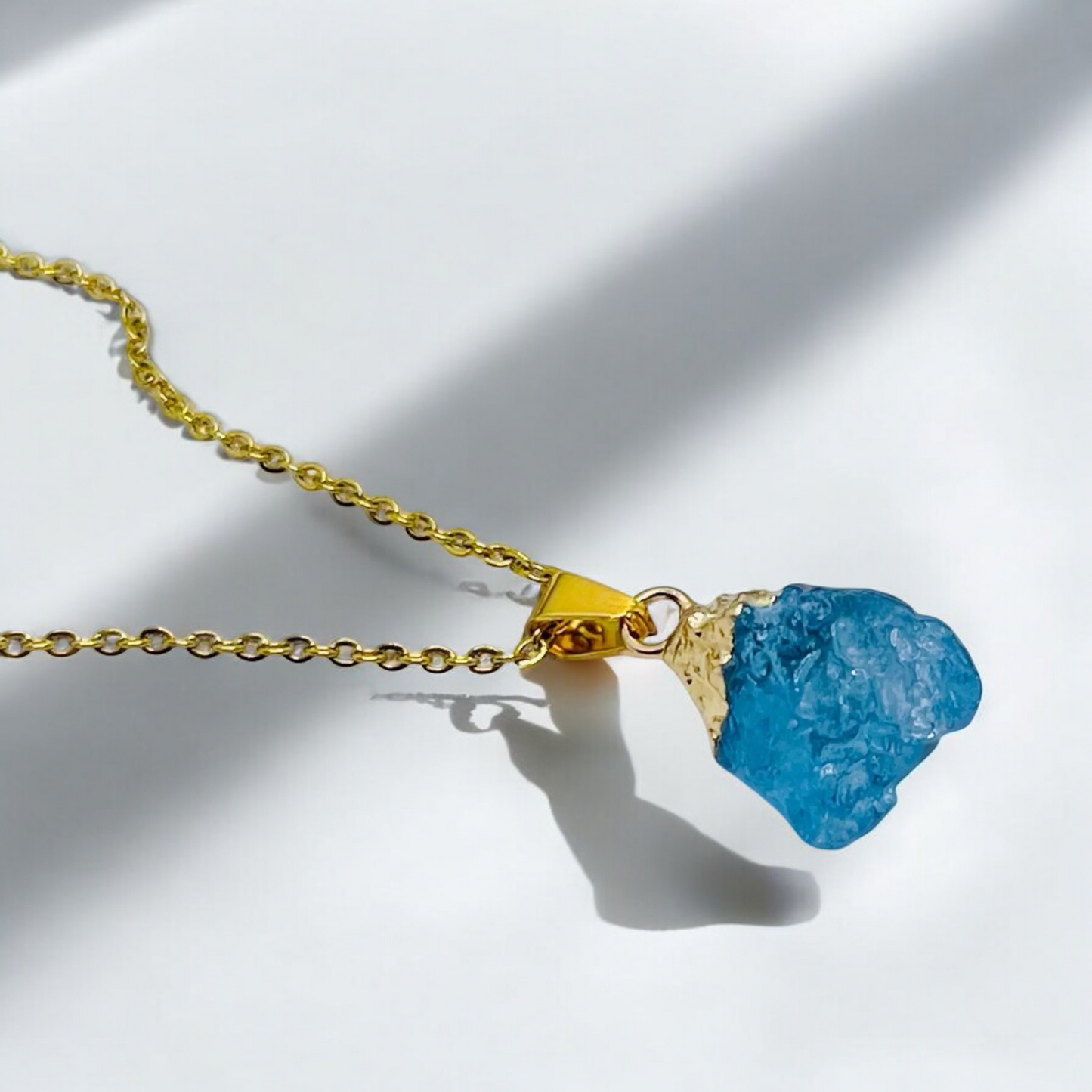 Luxury Pendant with Aquamarine in Gold Version of Aquamarine R32 pendants