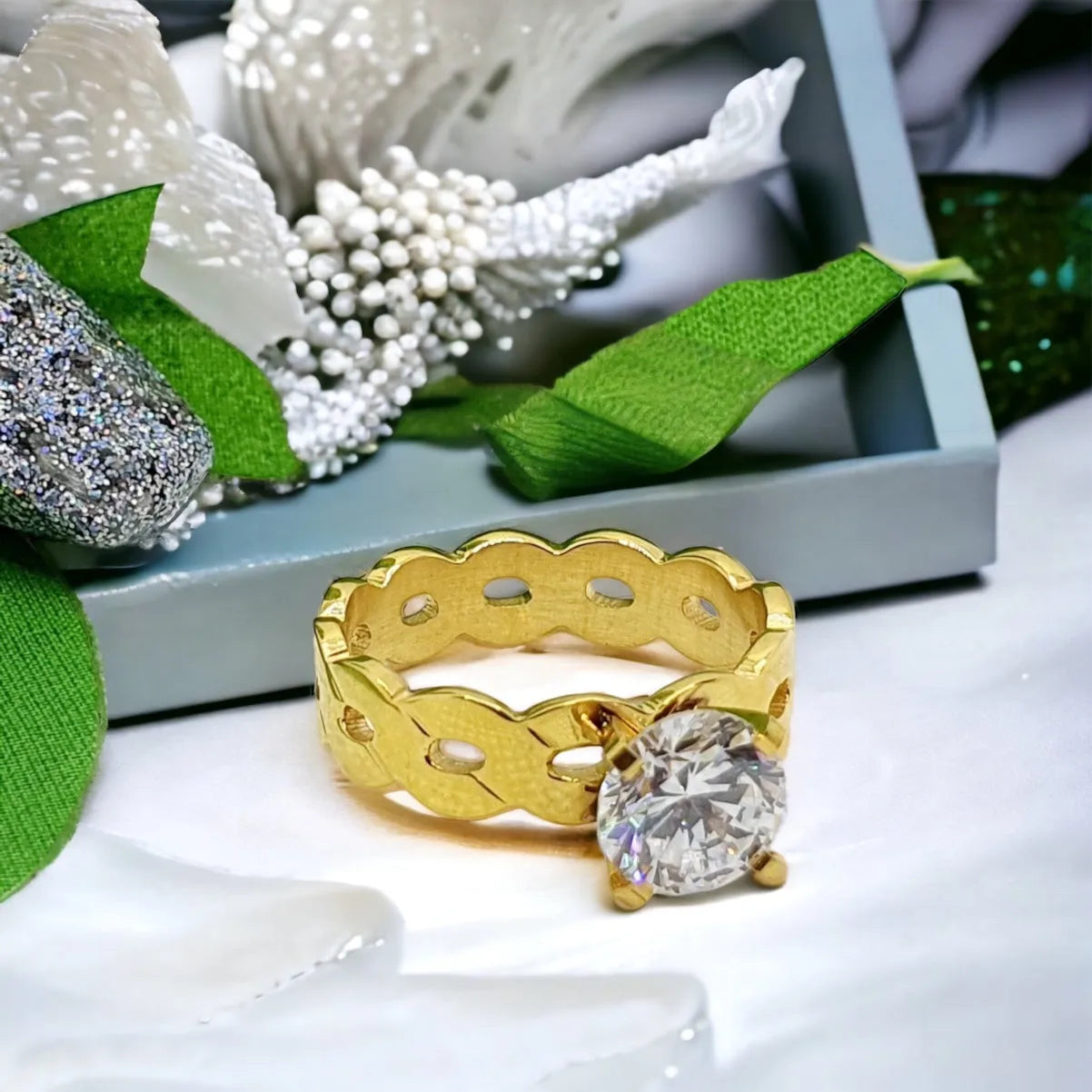 Zlatý prsteň z chirurgickej ocele s prepracovaným dizajnom a zirkónom prsteň Bridal pletený v zlatom prevedení 1002303