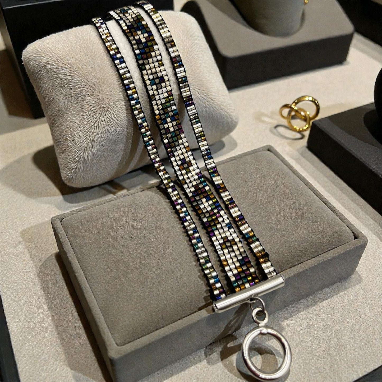 Morena – protective bracelet with metallic shine