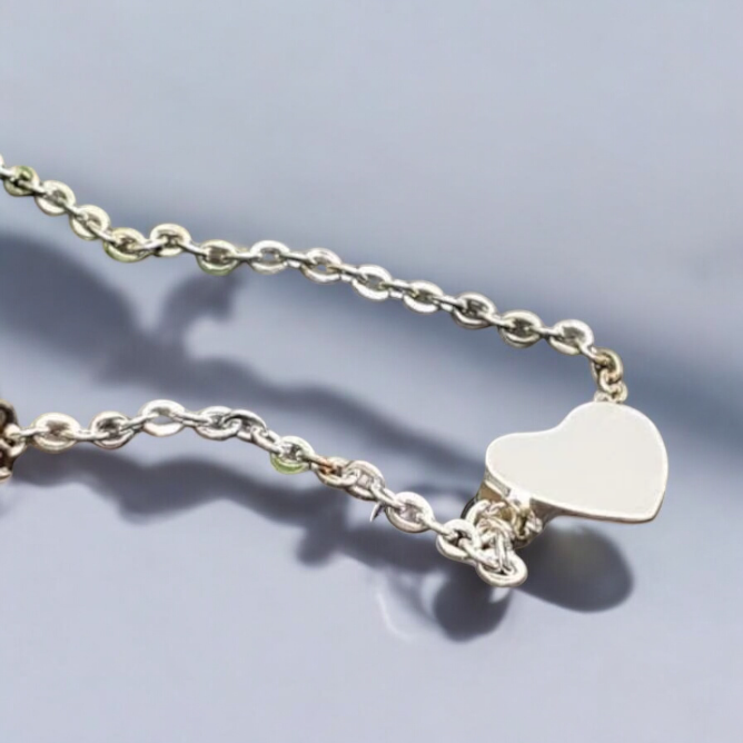 Heart necklace in silver color - Elegant accessory made of surgical steel heart necklace on a silver chain 1000001