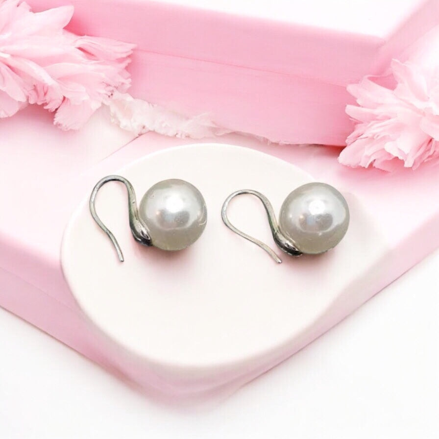 Elegant Pearl Earrings – Classic Beauty in Modern Design pearl earrings 1000393