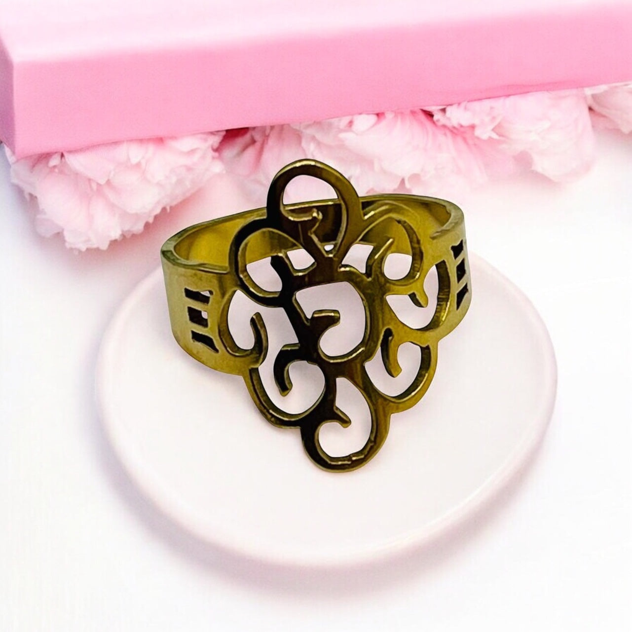 Aurora – zlatý prsteň z chirurgickej ocele s moderným dizajnom | Harakka Jewls