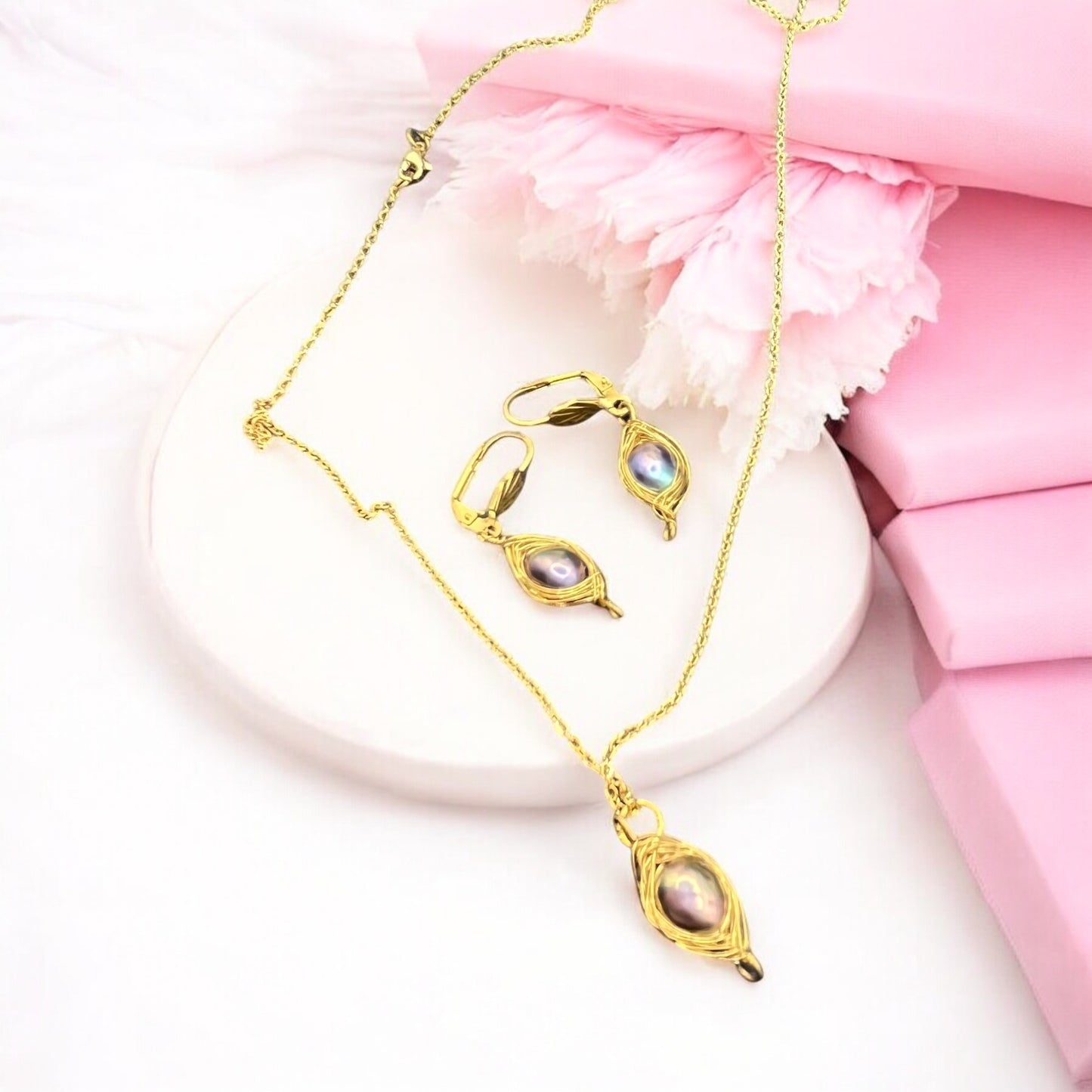 Mystický set Mokošina noc – zlatý prívesok a náušnice s čiernou riečnou perlou, talizman bohyne Mokoš pre ženskú silu a múdrosť