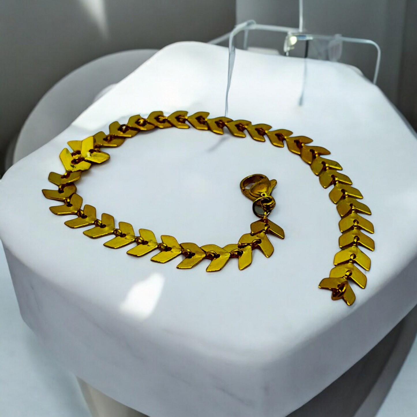 Zlatý náramok z chirurgickej ocele so štýlovým dizajnom náramok Gold Bridal 1001691