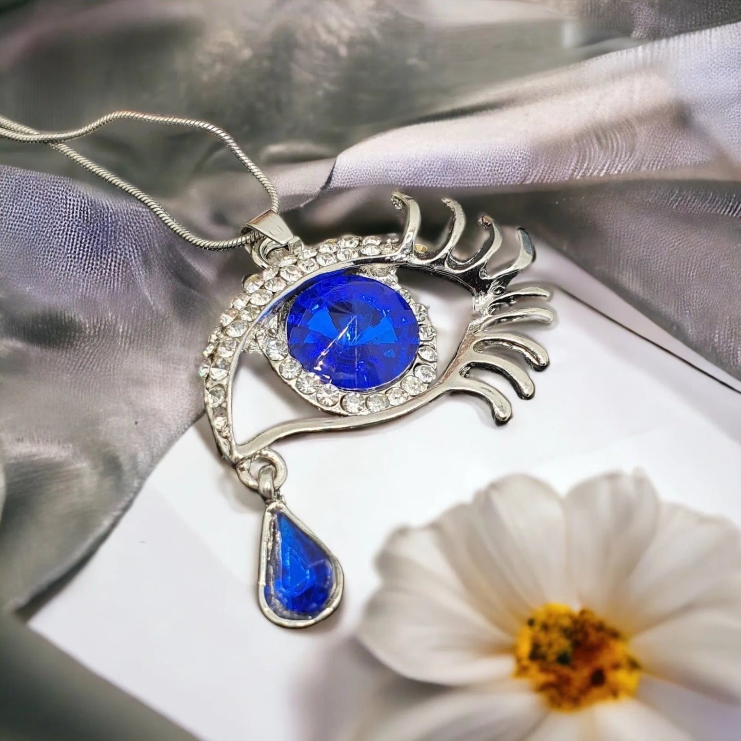 Pendant Eye with Turquoise Stone - Distinctive Accessory Full of Symbolism necklace Eye Dark Blue Silver 1000918