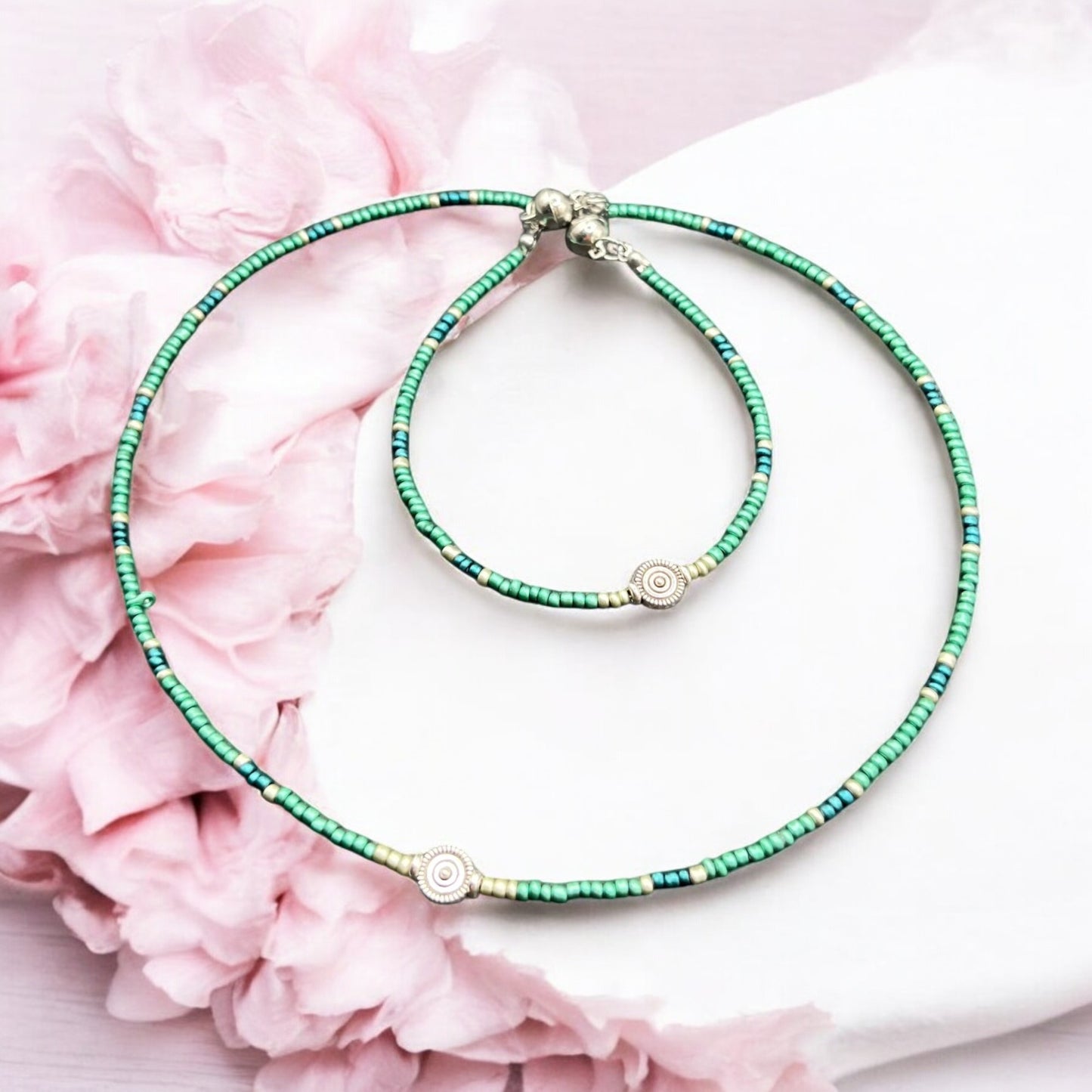 Set Svetlonoška – bracelet and necklace made of fine beads with silver decoration R1