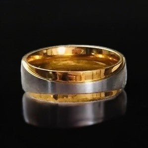 Pánska obrúčka Bridal z chirurgickej ocele – zlaté prevedenie so strieborným vzorom pánska obrúčka Bridal 1000569
