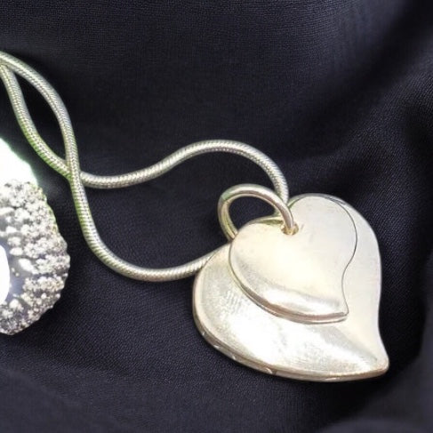 Two Hearts Pendant – Romantic Jewelry in Silver 1000068