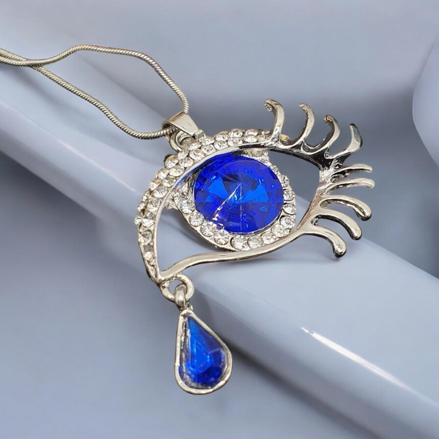 Pendant Eye with Turquoise Stone - Distinctive Accessory Full of Symbolism necklace Eye Dark Blue Silver 1000918