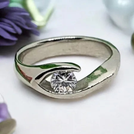 Strieborný prsteň z chirurgickej ocele – 0,2 cm, zdobený zirkónom prsteň P0013