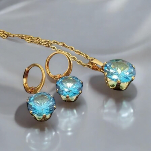 set with turquoise stones in gold design S1