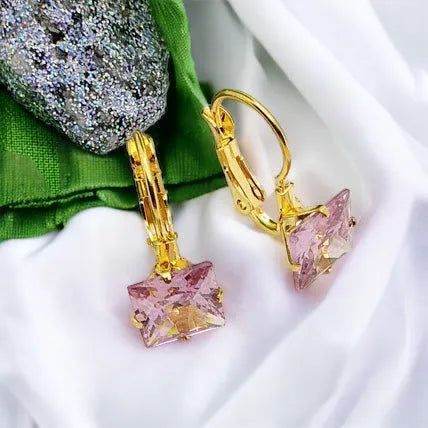 Náušnice s Ružovým Zirkónom – Jemná Elegancia v Zlatom Prevedení náušnice Ross Pink v zlatom prevedení 1001687