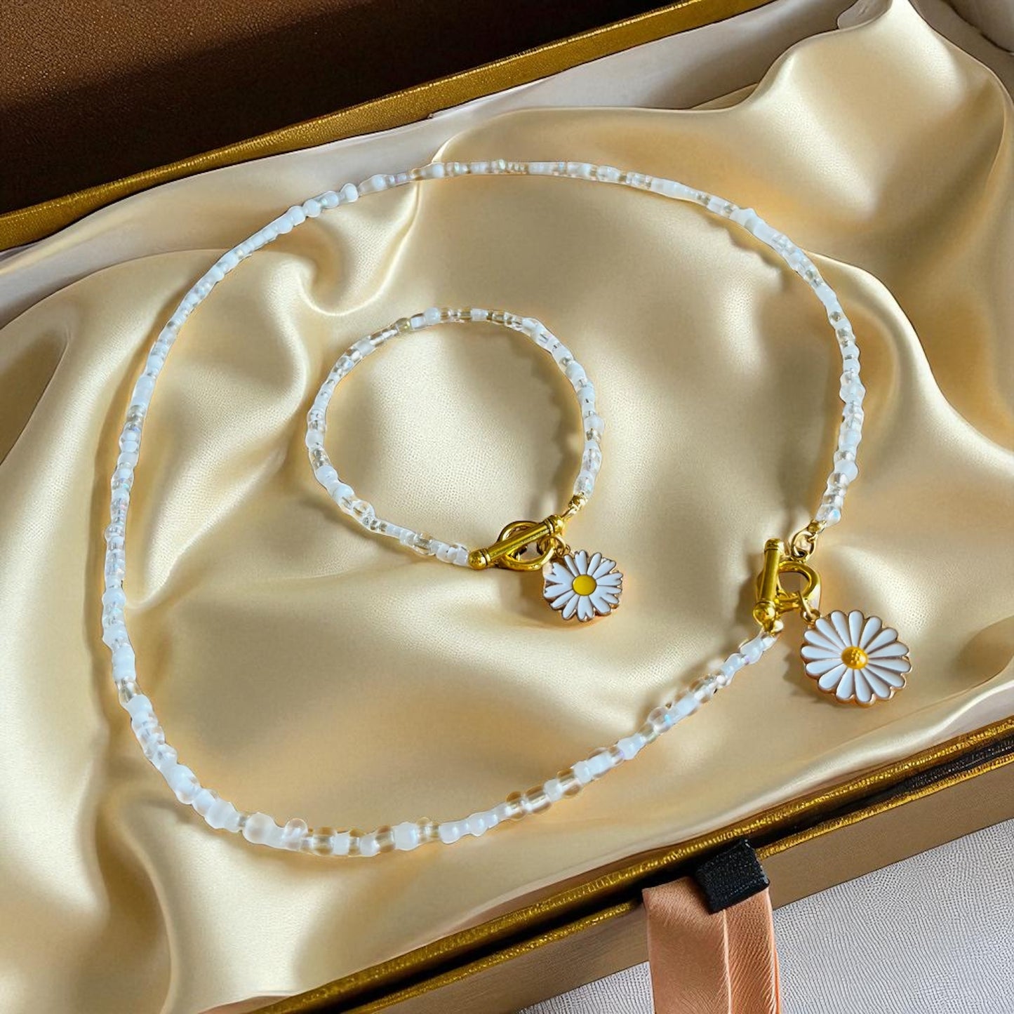 Set Margarétka – necklace and bracelet made of glass beads
HS789