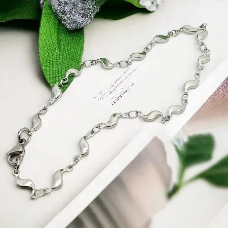 Náramok z chirurgickej ocele – strieborný, 22 cm, moderný dizajn náramok N0009