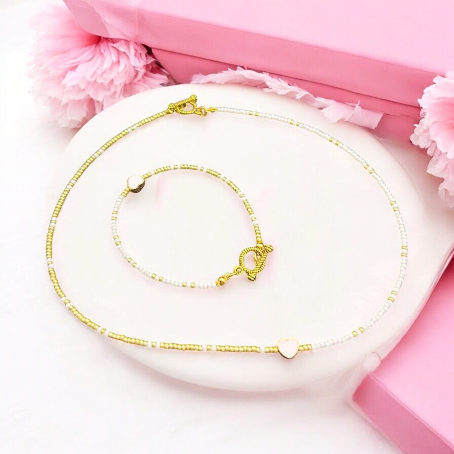 Set Láska Lady – jemný náramok a náhrdelník s pastelovými korálikmi a srdiečkom, talizman bohyne Lade pre lásku, harmóniu a vnútornú žiaru