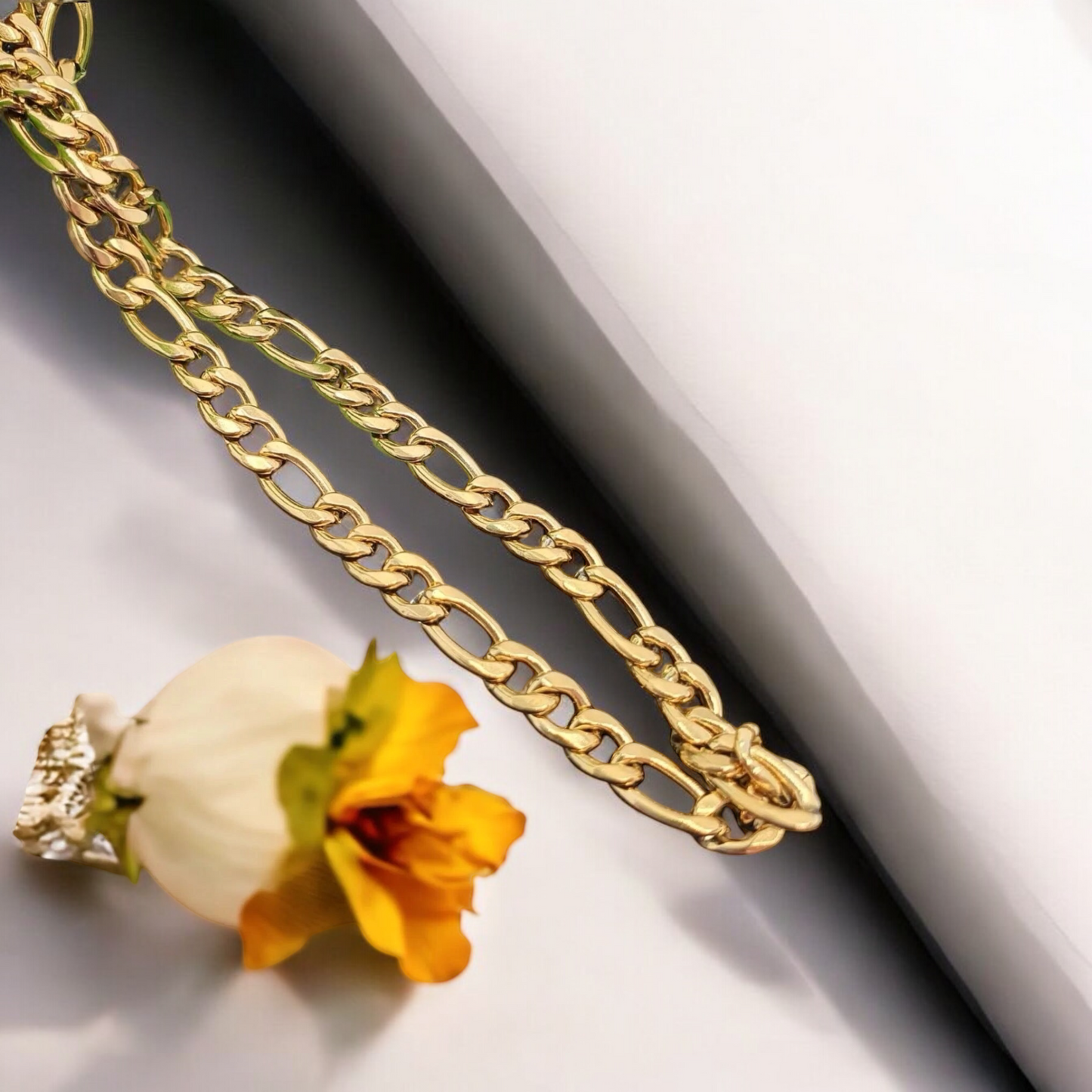 Surgical Steel Gold Chain with Cross Pendant - Symbol of Elegance and Meaning Figaro necklace in gold design R21