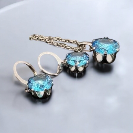 set with turquoise stones in silver design 1002331