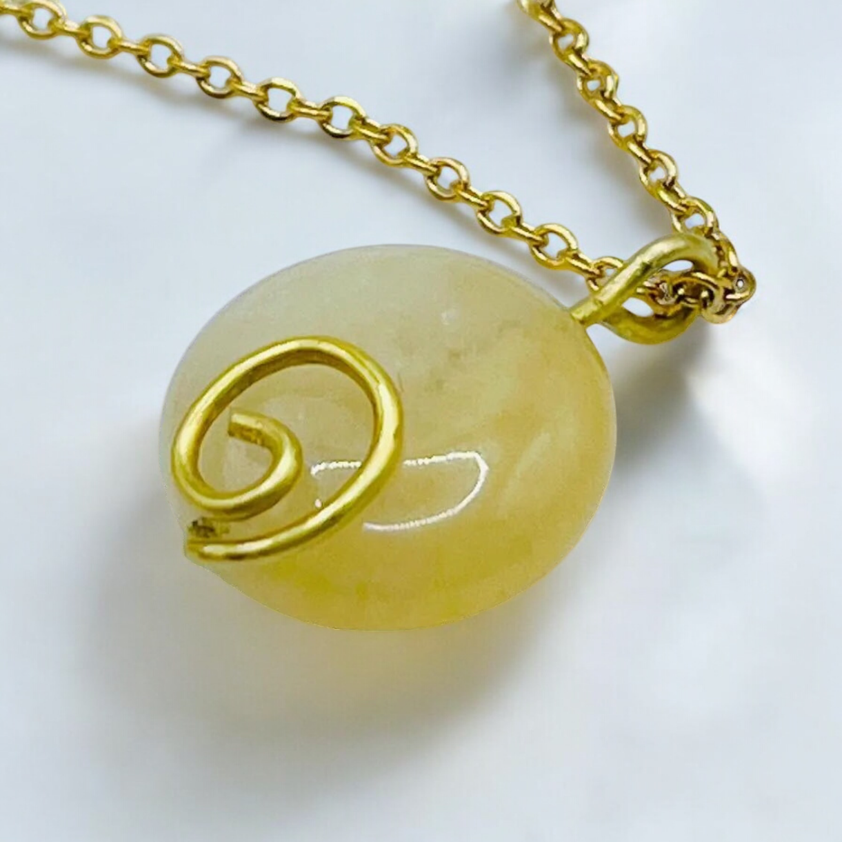 Aventurine pendant - Golden design with positive energy | Surgical steel chain of Avanturin R300 pendants