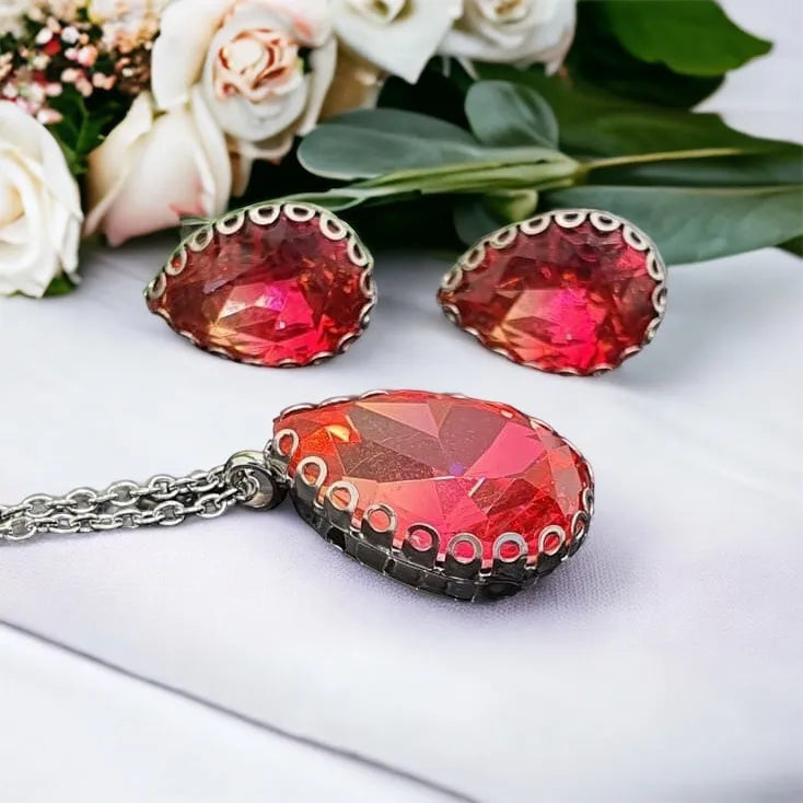 Elegantný set s náušnicami a príveskom v tvare slzy – zirkón, chirurgická oceľ set slza Pink v striebornom prevedení 1001668