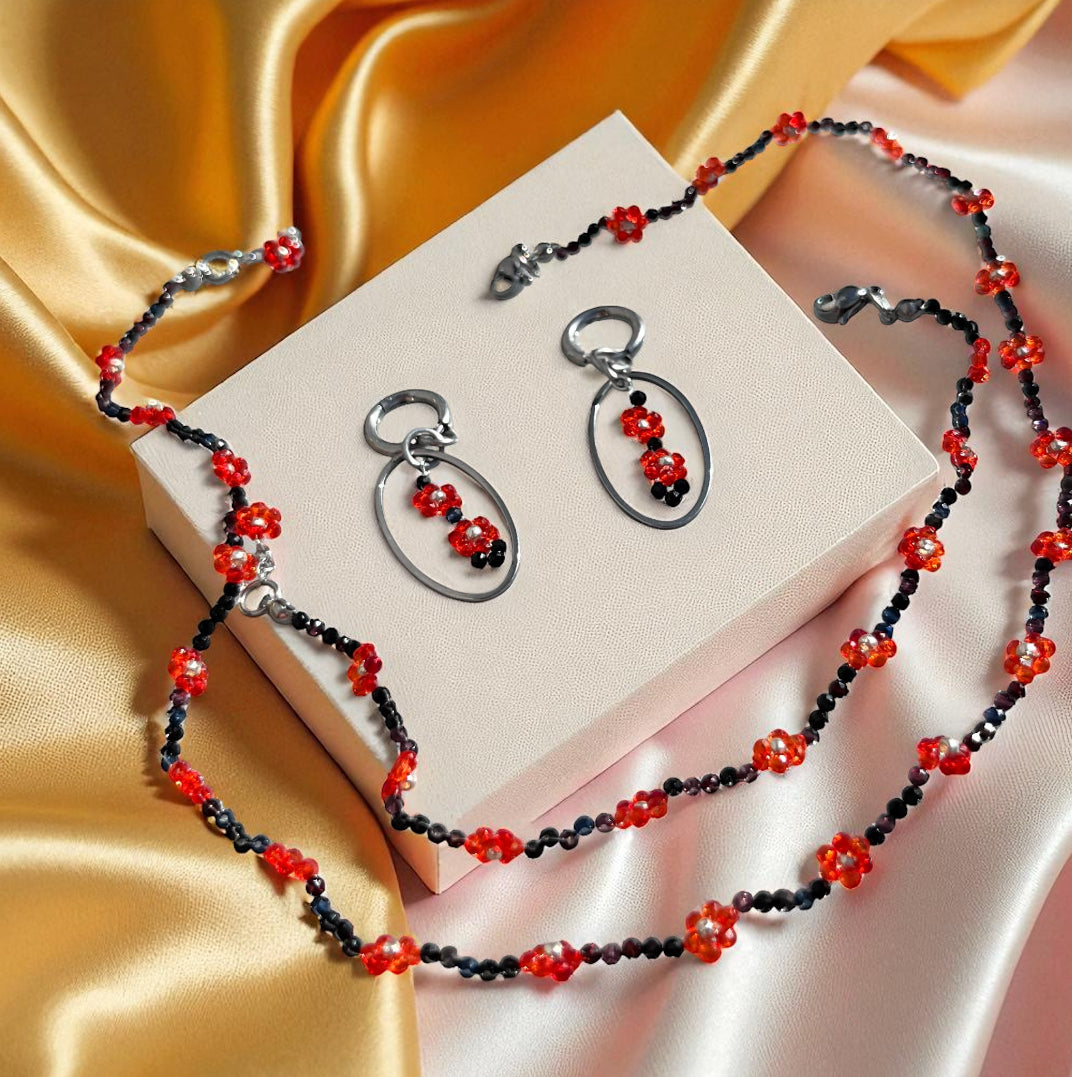 Set Červené kvety – ručne robený náhrdelník, náramok a náušnice z červených brúsených korálikov, Harakka Jewls“
