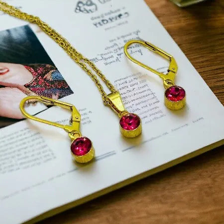 ružový šperk, ružové náušnice, jemný náhrdelník, darček pre ženu, šperk pre znamenie Rak, bohyňa Vesna, slovanský amulet, kolekcia Klenoty Slovanov, šperky z chirurgickej ocele