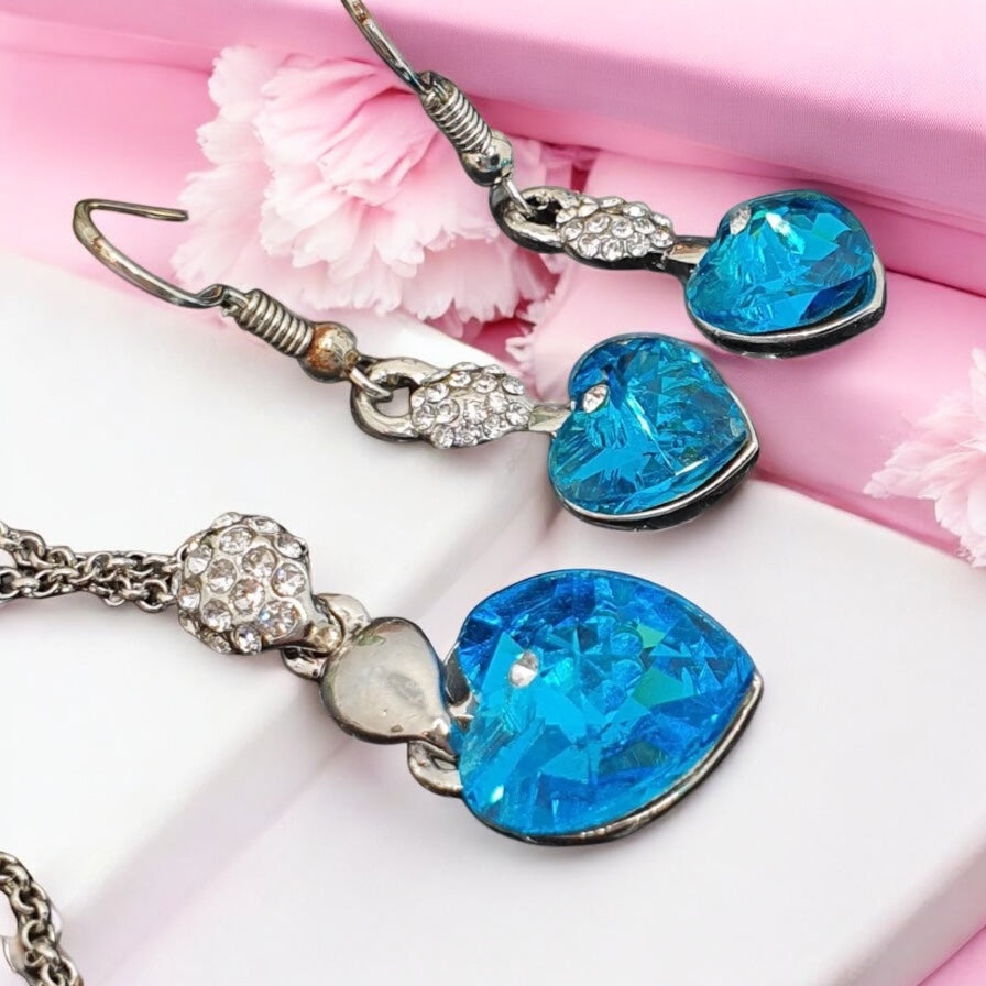 Romantický set s modrými srdiečkami – prívesok a náušnice, bižutéria bez niklu set Sweet Blue Heart 1000309