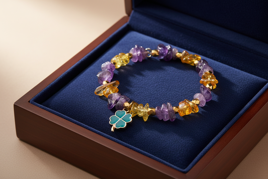 náramok z citrínu a ametystu so zlatými korálikmi a príveskom štvorlístok