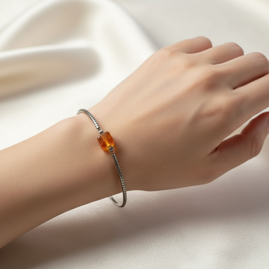 Náramok so striebornými korálikmi a achátom karneol – Harakka Jewls