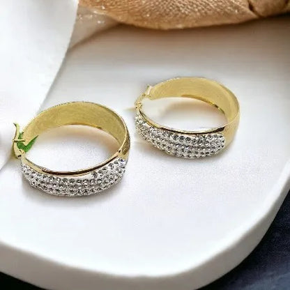 Zlaté náušnice z chirurgickej ocele – priemer 4 cm, zdobené kamienkami náušnice N0020