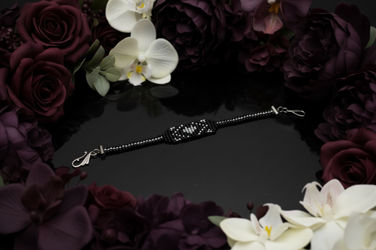 čierno strieborný ručne tkaný náramok so srdcom Harakka Jewls