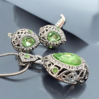 Set Vintage Green – náušnice a prívesok so zeleným kamienkom v starostriebornom prevedení, Harakka Jewls


