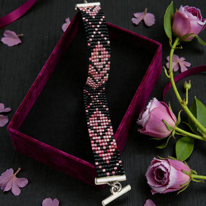 Handwoven bracelet – Silent passion