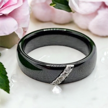 Ring Daša – black ceramic ring with mother-of-pearl and stones | HARAKKA JEWLS