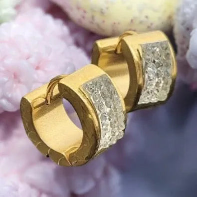 Náušnice Obruce so Zirkónmi – Zlaté Huggie | Harakka Jewls