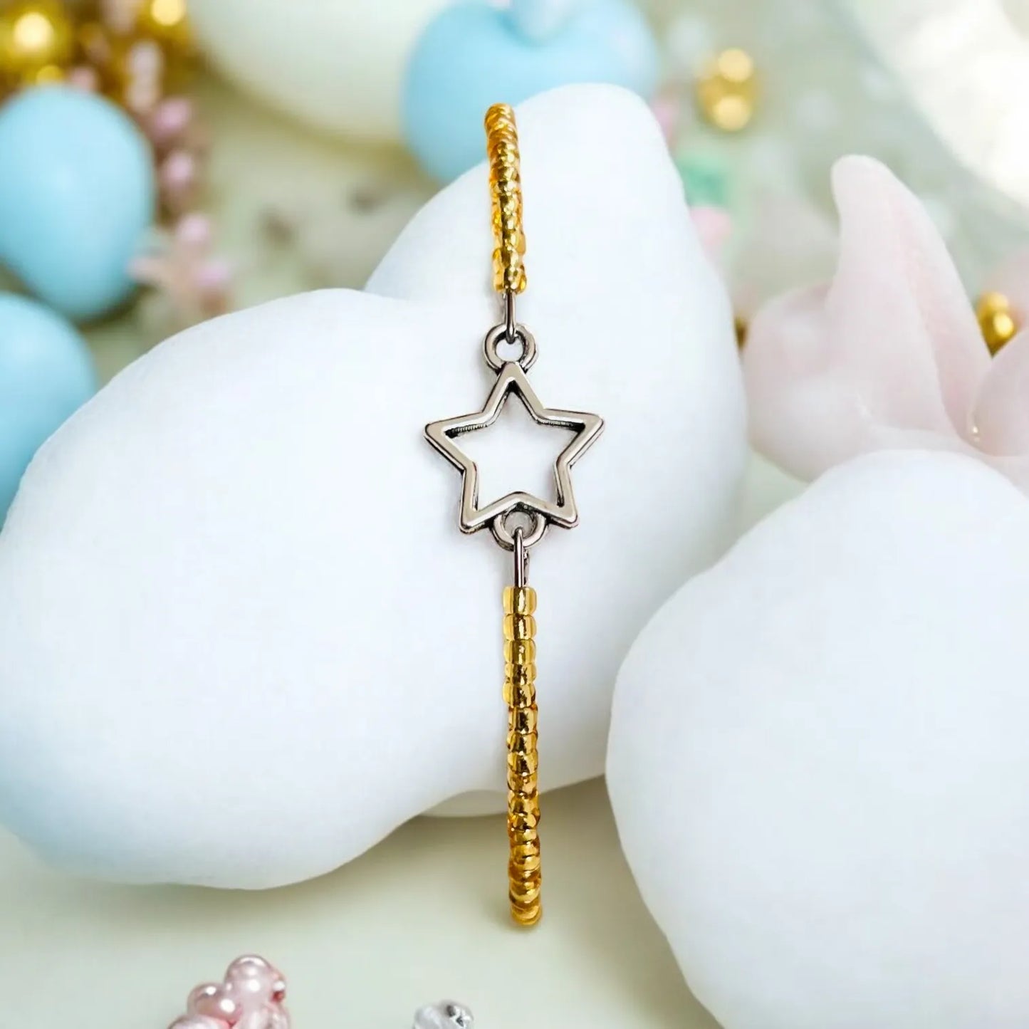 Bracelet with gold beads and star pendant | Beads with a diameter of 2 mm | Surgical steel pendant measuring 1.2 x 1.2 cm HA9