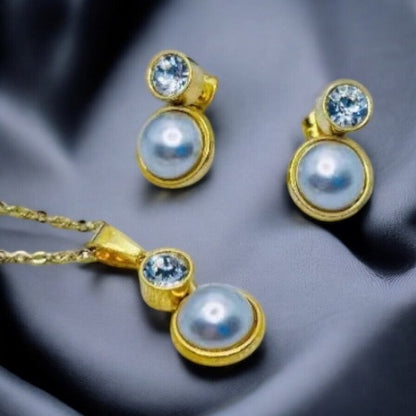 Set Zlatá Perla – elegantný šperk z chirurgickej ocele so zirkónom a perlou v zlatom prevedení, symbol ženskej sily a jemnosti – Harakka Jewls

