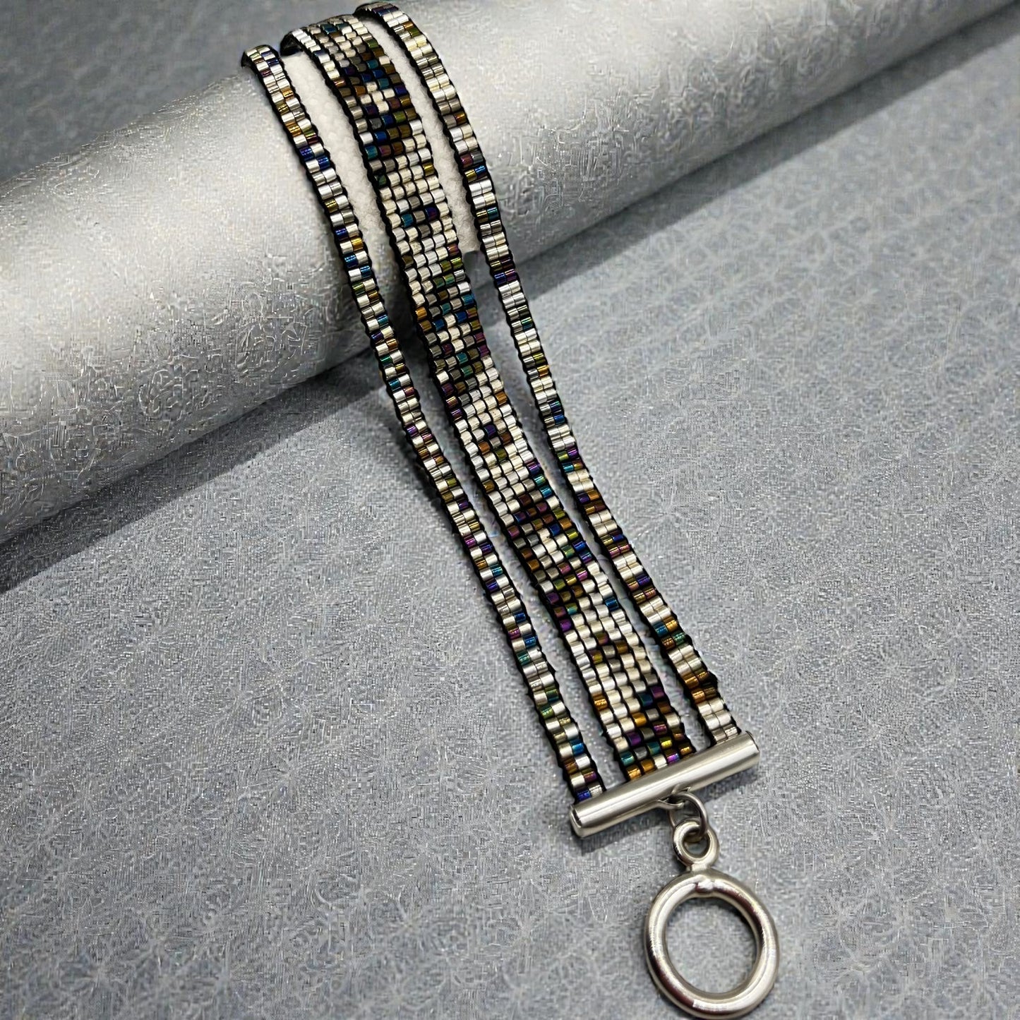 Morena – protective bracelet with metallic shine