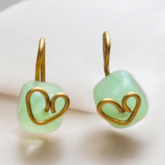 Gold earrings with a heart ornament and peridot peridot earrings NA04