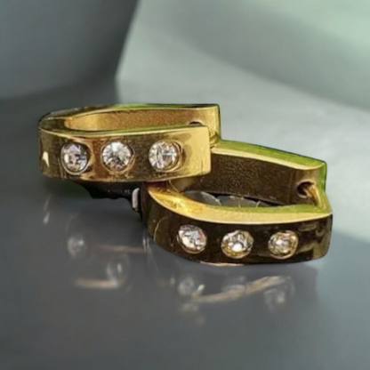 Valencia – gold hoops with three cubic zirconia stones made of surgical steel