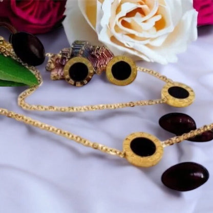 Dark and Light Set – gold necklace and earrings with black stone 1001665